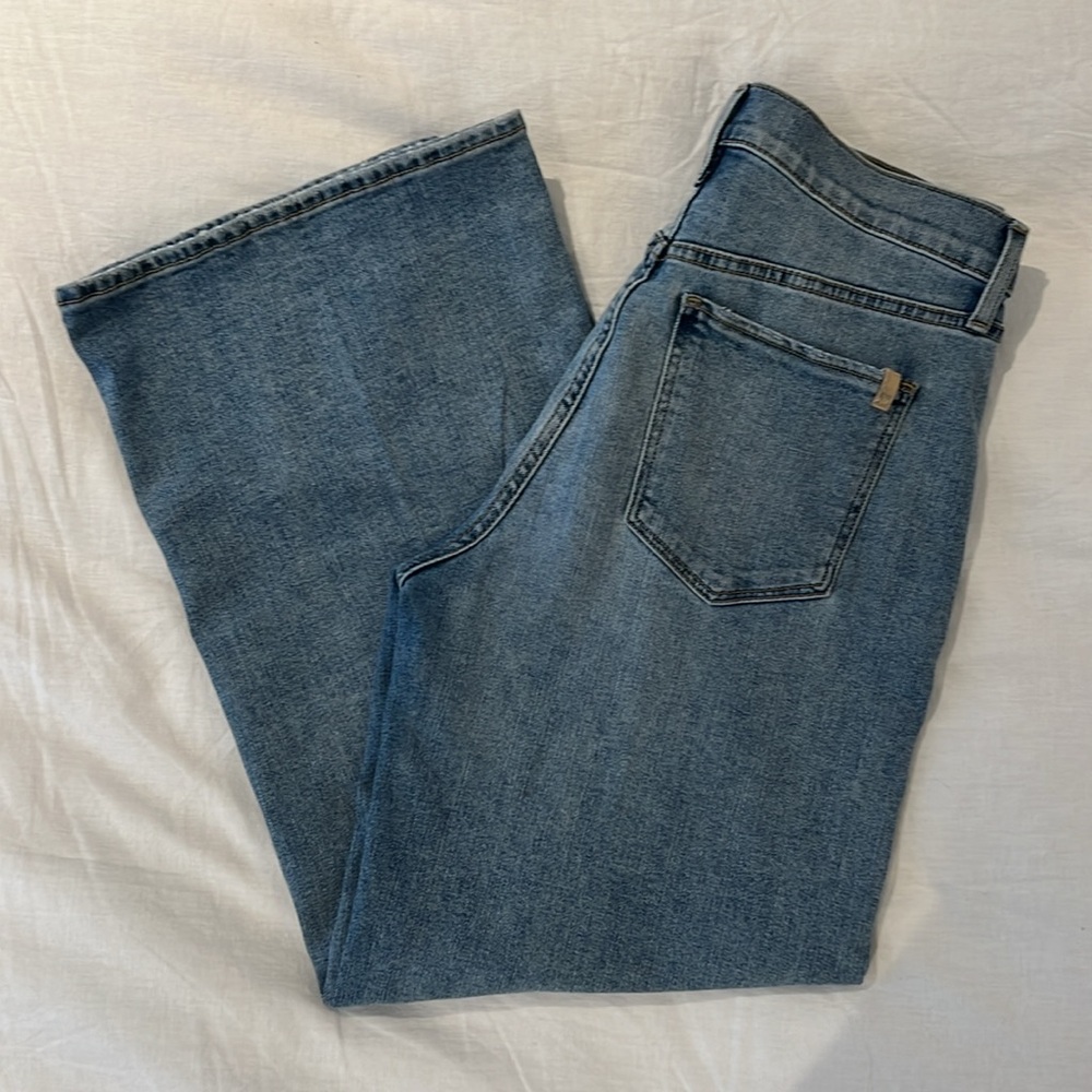 NWT: Joe’s Jeans “The Mia” high rise, wide leg, ankle length, size 29.